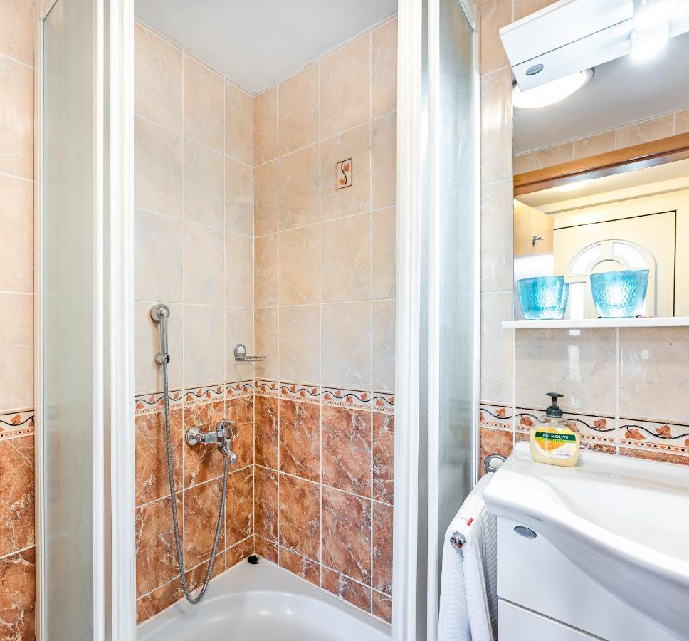 Fortun Estate - Apartmaji Ob Reki Kolpi Metlika Exteriör bild