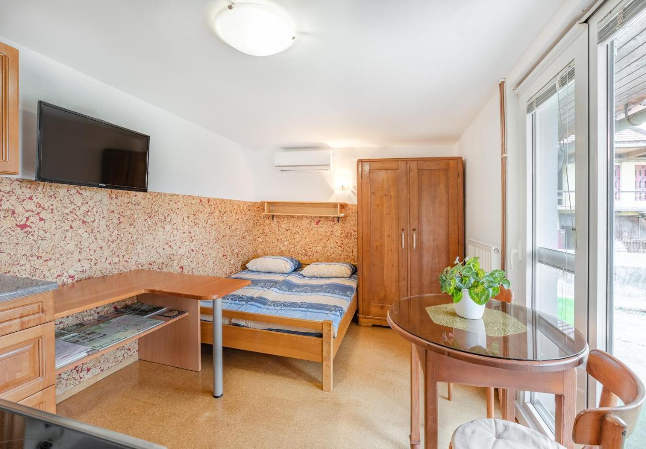 Fortun Estate - Apartmaji Ob Reki Kolpi Metlika Exteriör bild