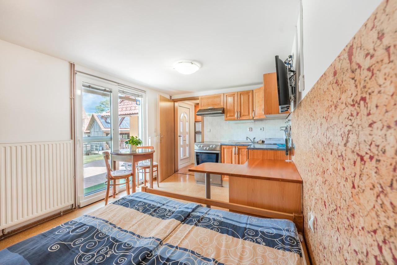 Fortun Estate - Apartmaji Ob Reki Kolpi Metlika Exteriör bild