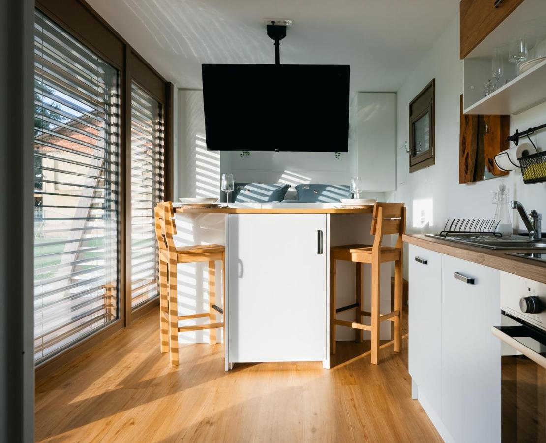 Fortun Estate - Apartmaji Ob Reki Kolpi Metlika Exteriör bild