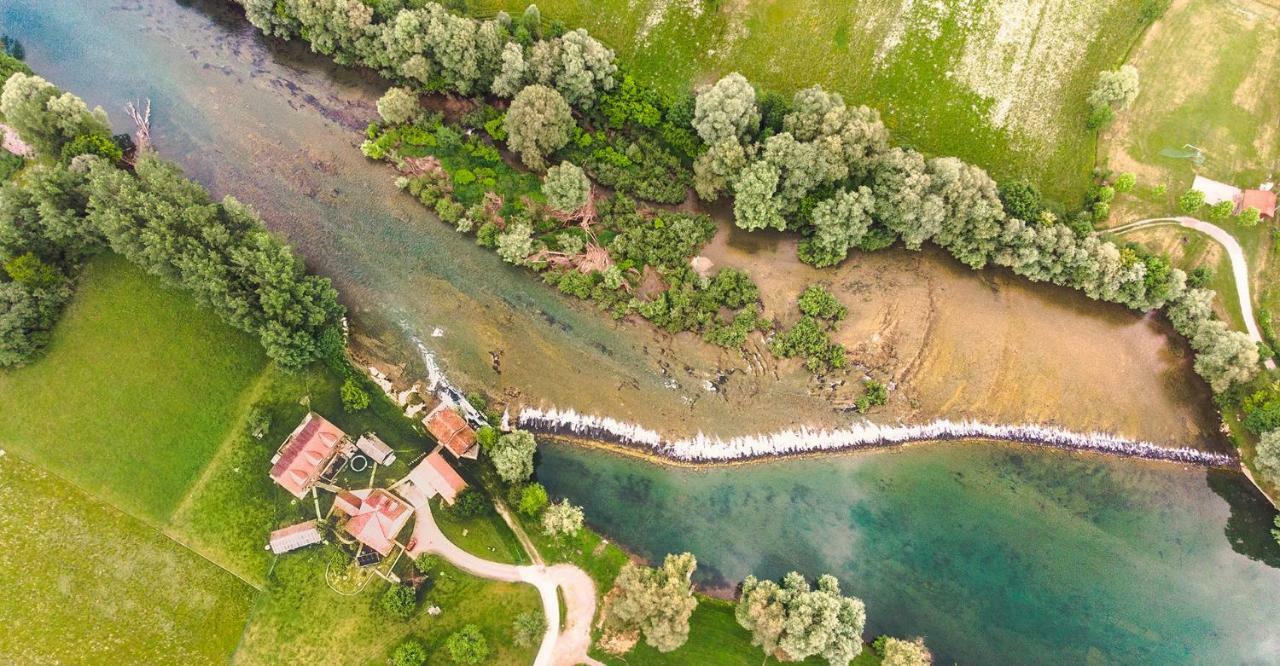 Fortun Estate - Apartmaji Ob Reki Kolpi Metlika Exteriör bild