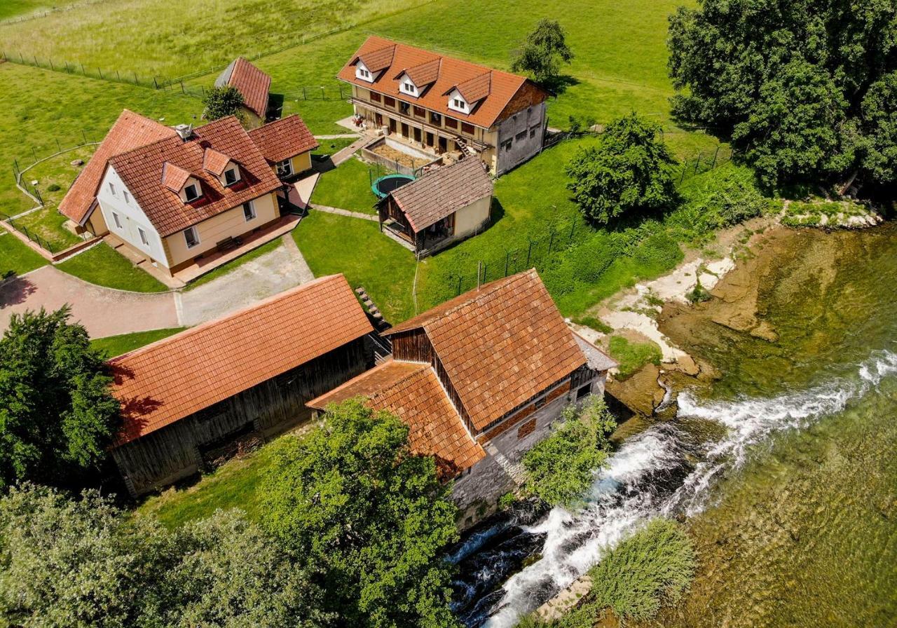 Fortun Estate - Apartmaji Ob Reki Kolpi Metlika Exteriör bild
